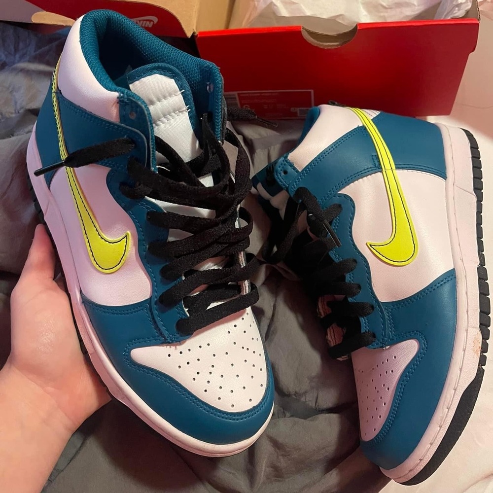 Nike dunks High, worn once